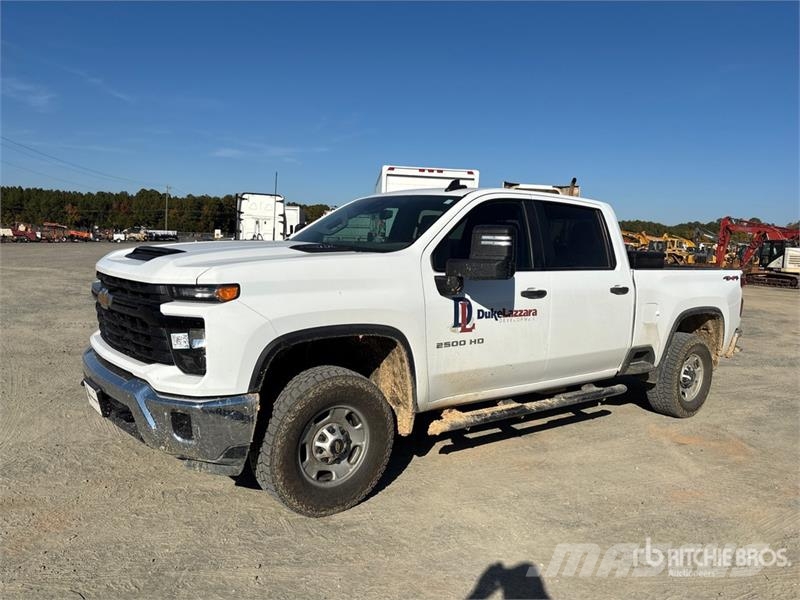 Chevrolet Silverado 2500 HD Custom 4x4 Crew Cab Pickup أخرى