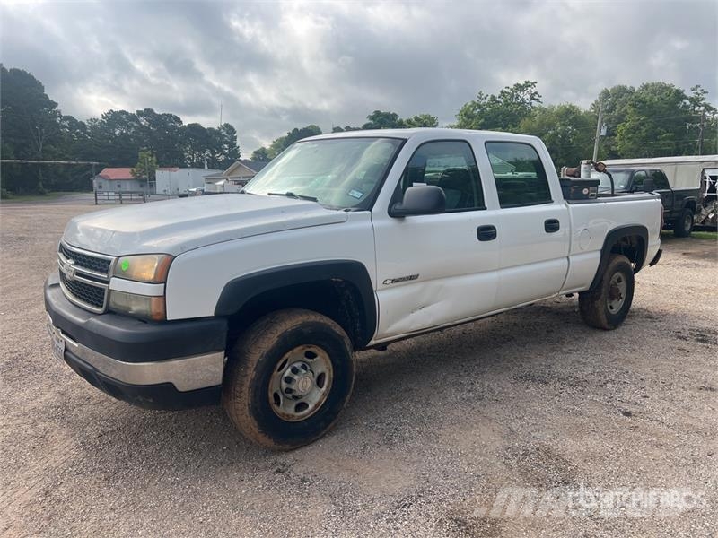 Chevrolet Silverado 2500HD 4x2 Crew Cab Pickup Altele