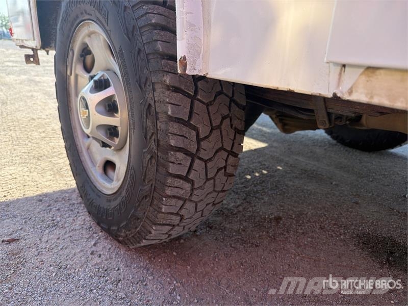 Chevrolet Silverado 2500HD 4x2 Utility Truck Kis teherszállító/Platós kocsi