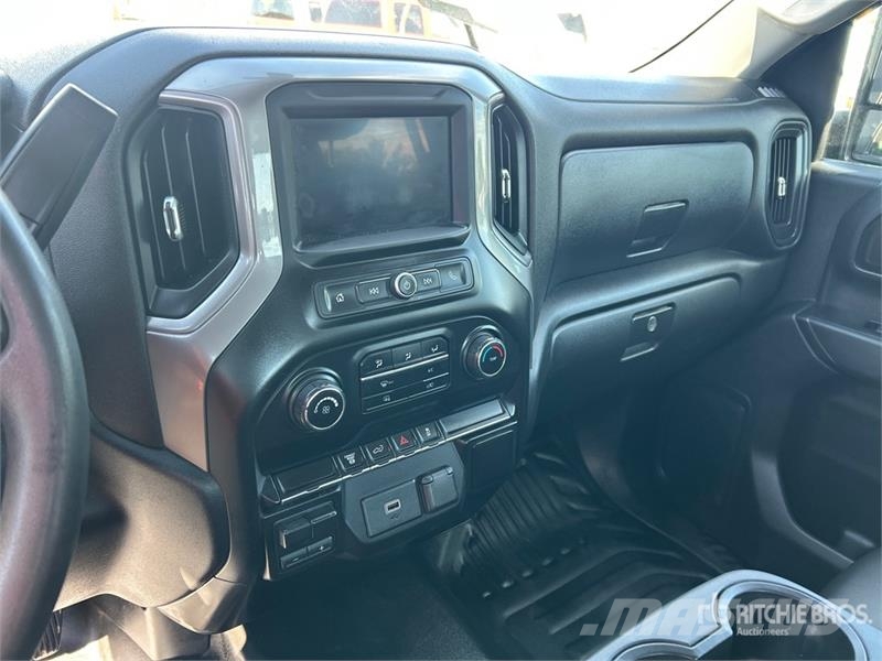 Chevrolet Silverado 2500 HD 4x4 Crew Cab Pickup (Inoperable) Citi
