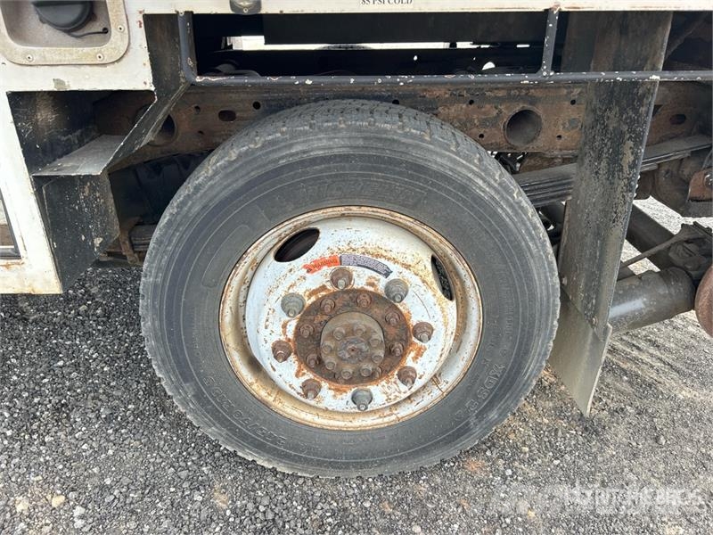 Chevrolet Silverado 2500HD 4x4 Crew Cab Utility Truck Madelkaubikud