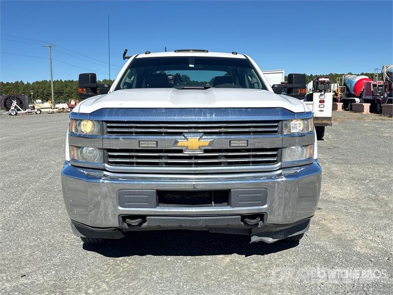 Chevrolet Silverado 2500HD HD 4x2 Crew Cab 100 gallon fuel t Utilitaire benne