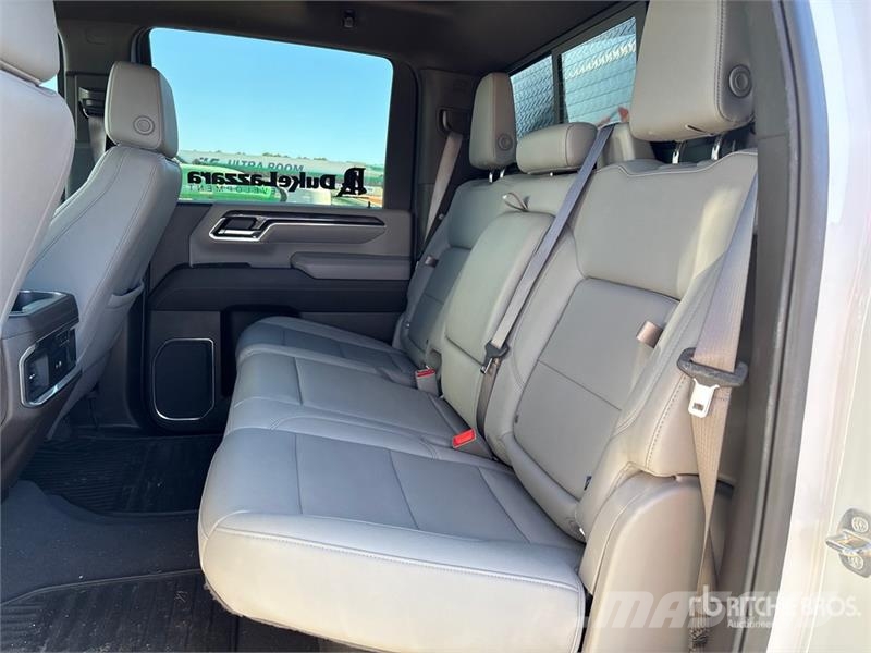 Chevrolet Silverado 2500 HD LTZ 4x4 Crew Cab Pickup Otros