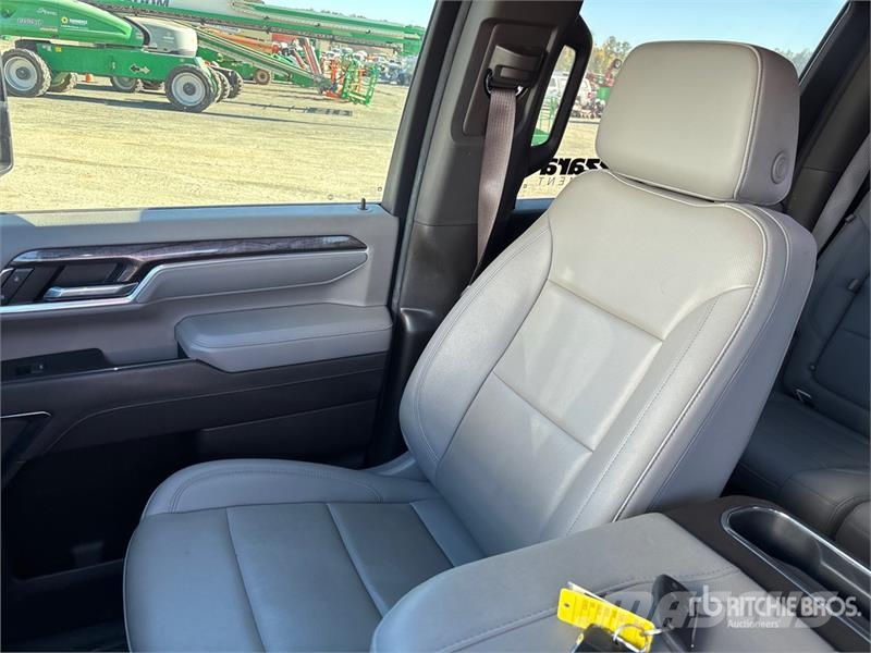 Chevrolet Silverado 2500 HD LTZ 4x4 Crew Cab Pickup Otros
