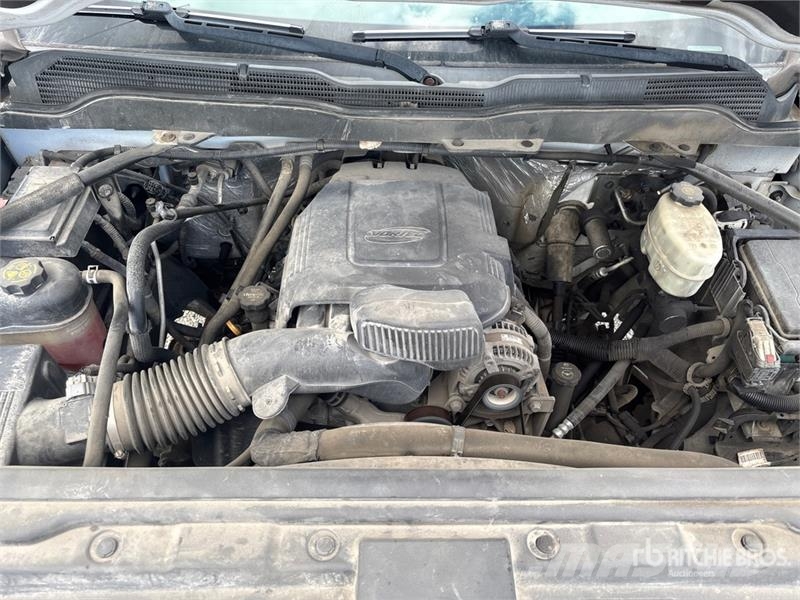 Chevrolet Silverado 2500 4x4 Crew Cab Pickup その他
