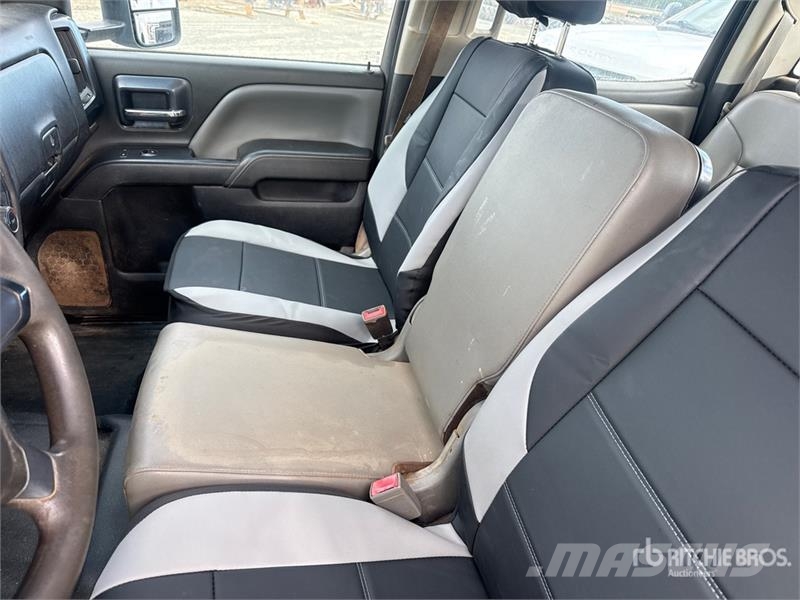 Chevrolet Silverado 2500HD 4x2 Crew Cab Utility Truck Vieglais kravas automobilis/izkraušana no sāniem