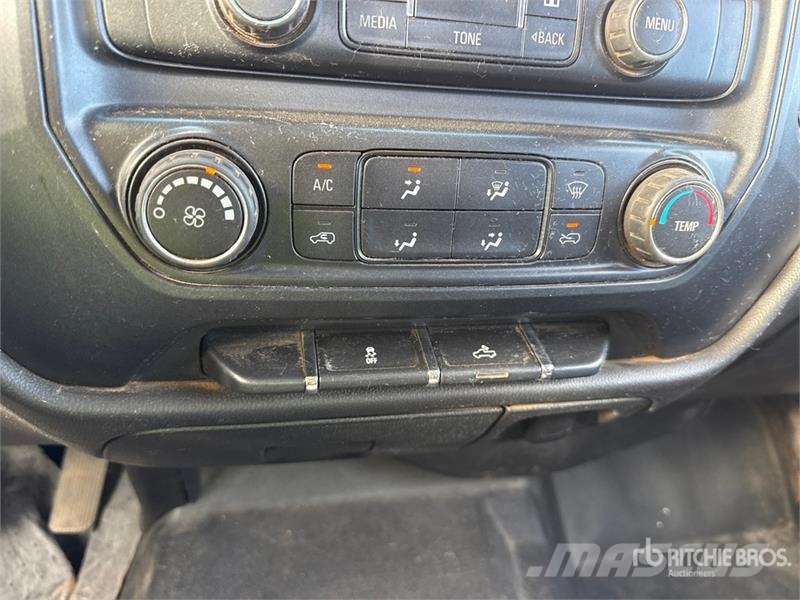 Chevrolet Silverado 2500HD 4x2 Crew Cab Utility Truck Vieglais kravas automobilis/izkraušana no sāniem