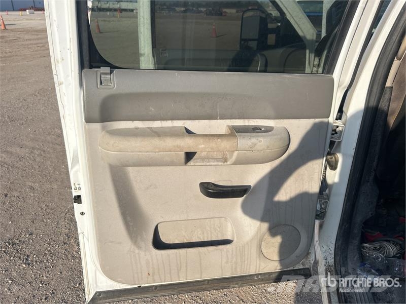 Chevrolet Silverado 2500 HD 4x2 Crew Cab Pickup 其他