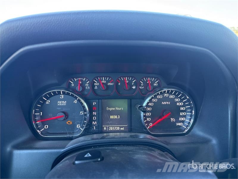 Chevrolet Silverado 2500HD HD 4x2 Crew Cab 100 gallon fuel t Utilitaire benne
