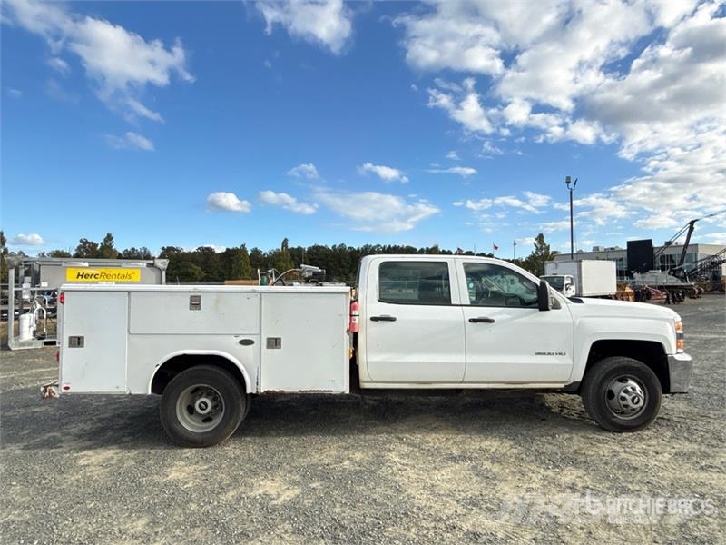 Chevrolet Silverado 2500HD 4x2 Crew Cab Utility Truck Vieglais kravas automobilis/izkraušana no sāniem