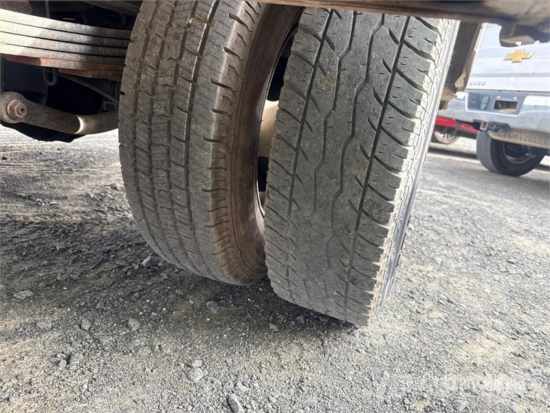 Chevrolet Silverado 2500HD 4x2 Crew Cab Utility Truck Vieglais kravas automobilis/izkraušana no sāniem