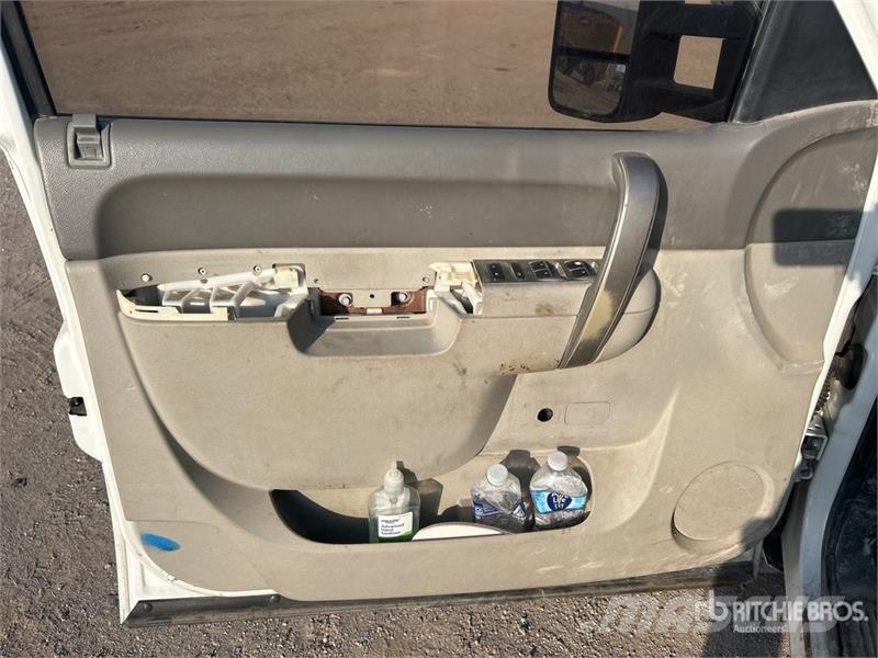 Chevrolet Silverado 2500 HD 4x2 Crew Cab Pickup 其他