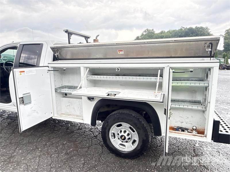 Chevrolet Silverado 2500 4x4 Utility Truck Pikapai / Bortiniai sunkvežimiai