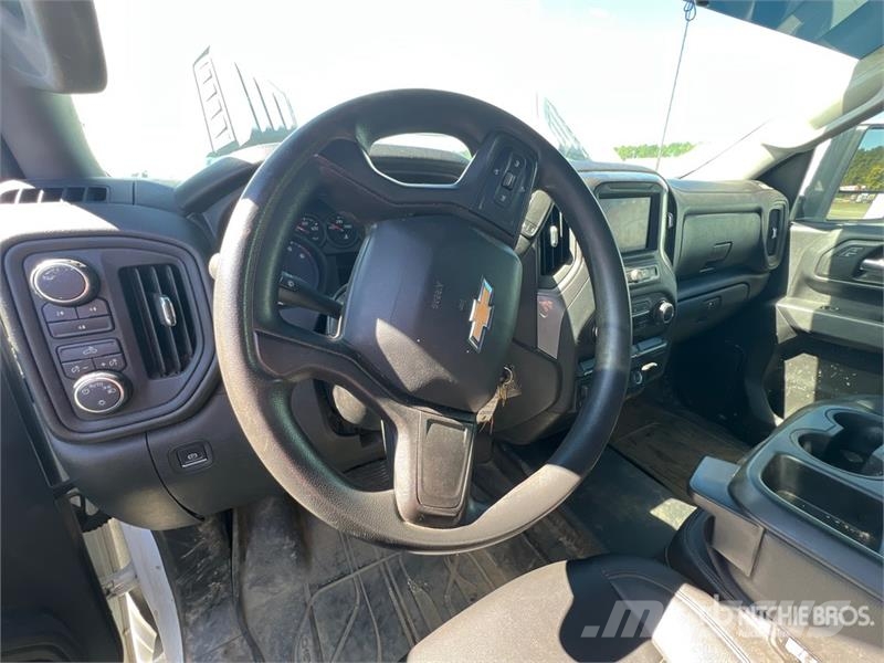 Chevrolet Silverado 2500HD 4x4 Crew Cab Pickup Otros