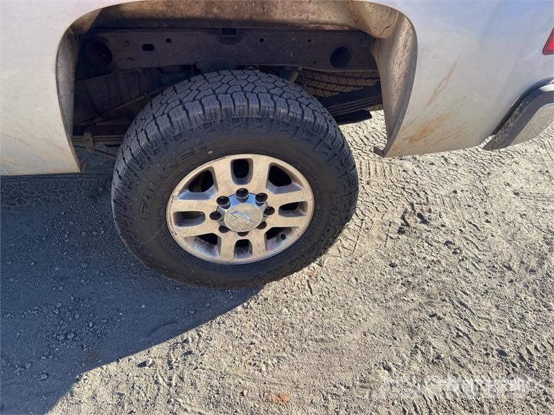 Chevrolet Silverado 2500HD 4x2 Crew Cab Pickup Muut autot