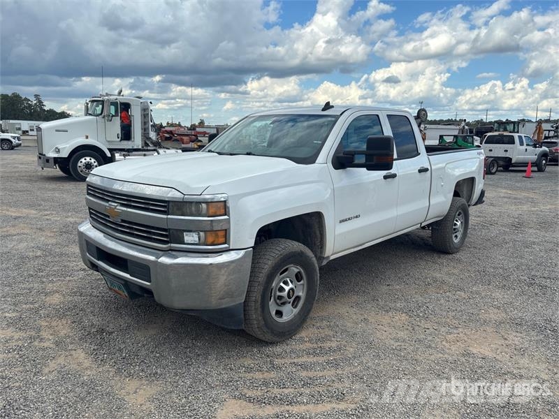 Chevrolet Silverado 2500 4x4 Crew Cab Pickup その他