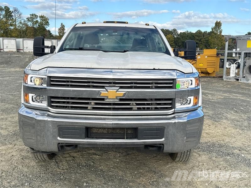 Chevrolet Silverado 2500HD 4x2 Crew Cab Utility Truck Vieglais kravas automobilis/izkraušana no sāniem