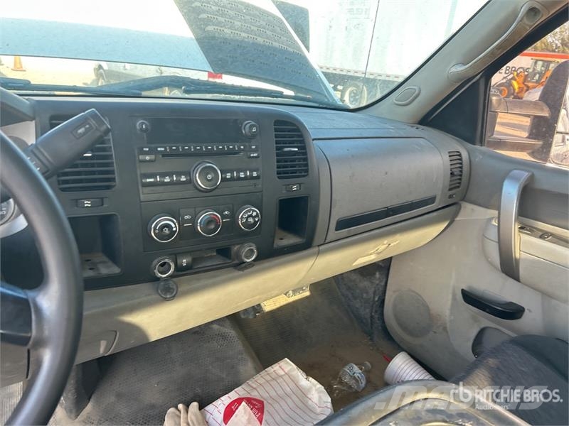 Chevrolet Silverado 2500 HD 4x2 Crew Cab Pickup 其他