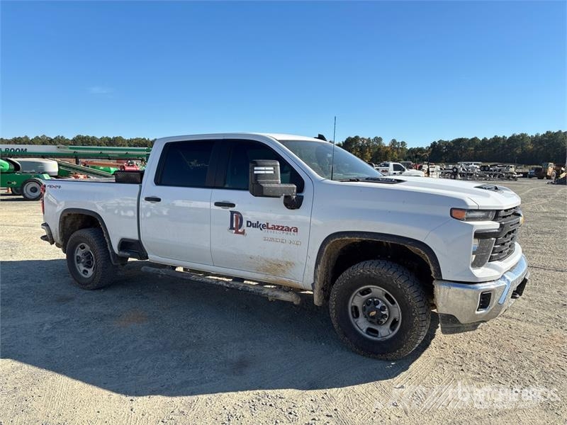 Chevrolet Silverado 2500 HD Custom 4x4 Crew Cab Pickup أخرى