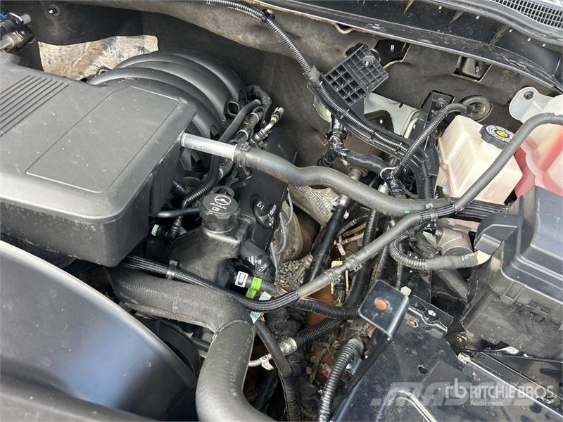 Chevrolet Silverado 2500HD 4x4 Extended Cab Utility Truck Pikaplar