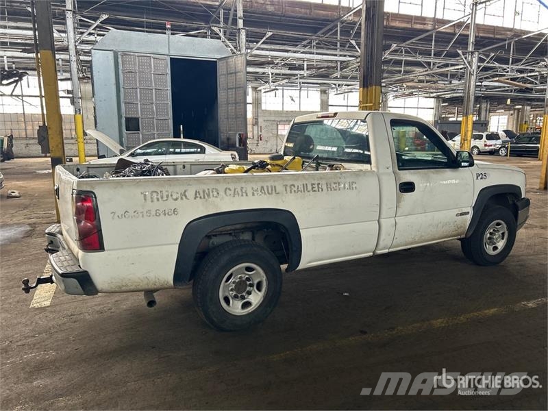Chevrolet Silverado 2500 4x2 Pickup Diger