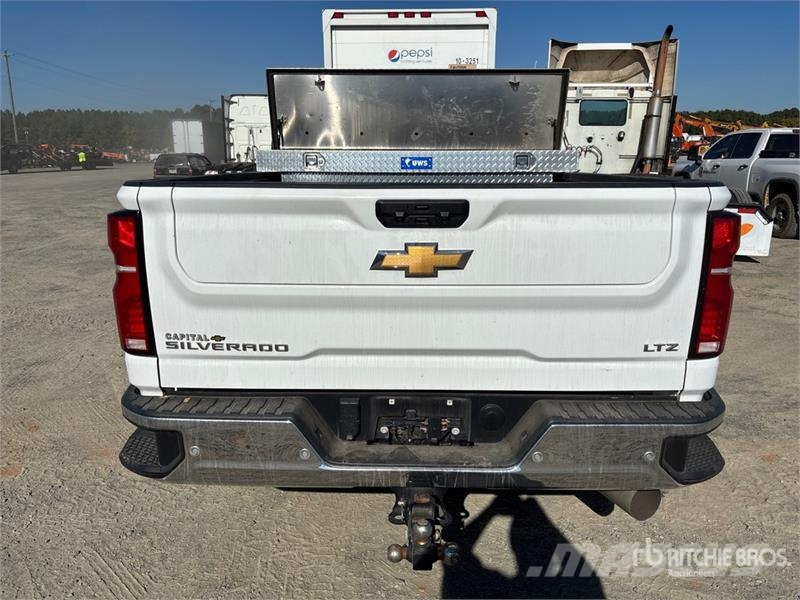 Chevrolet Silverado 2500 HD LTZ 4x4 Crew Cab Pickup Otros