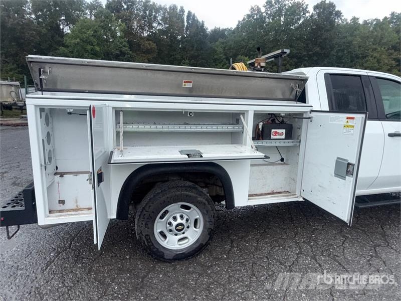 Chevrolet Silverado 2500 4x4 Utility Truck Pikapai / Bortiniai sunkvežimiai