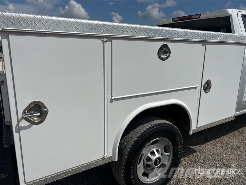 Chevrolet Silverado 2500HD 4x4 Extended Cab Utility Truck Pikaplar