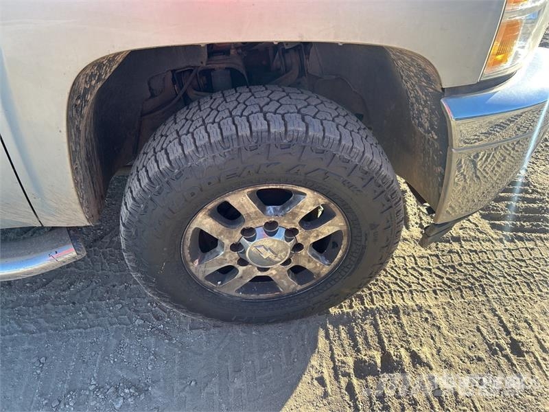 Chevrolet Silverado 2500HD 4x2 Crew Cab Pickup Muut autot