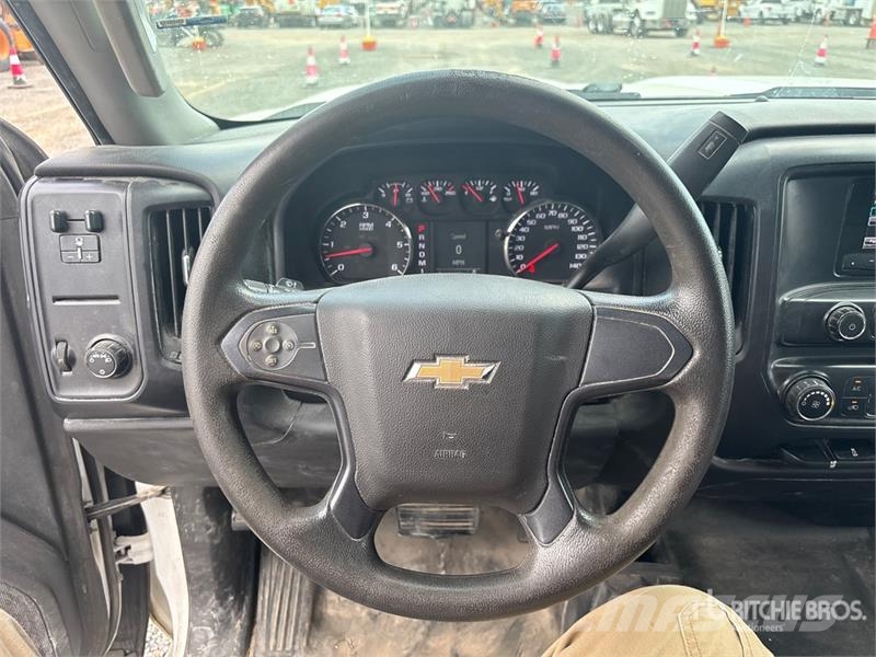 Chevrolet Silverado 2500 4x4 Crew Cab Pickup その他