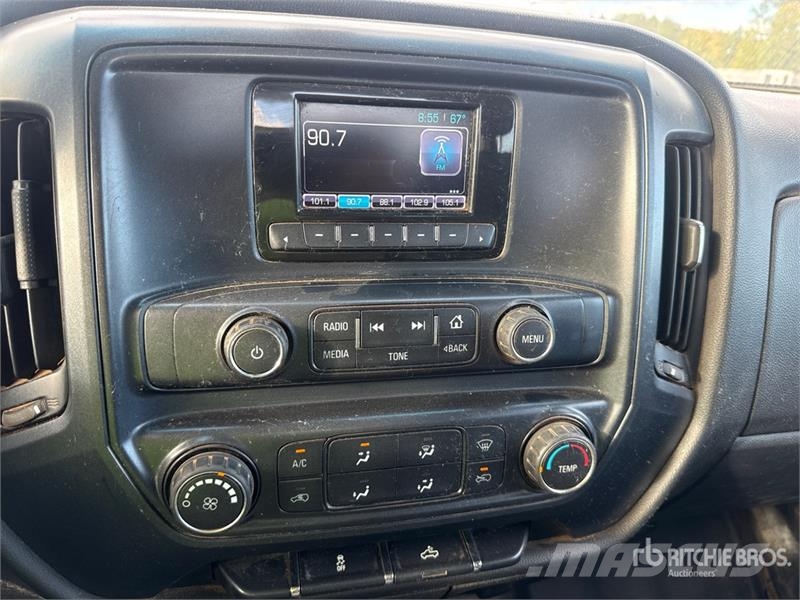 Chevrolet Silverado 2500HD 4x2 Crew Cab Utility Truck Vieglais kravas automobilis/izkraušana no sāniem