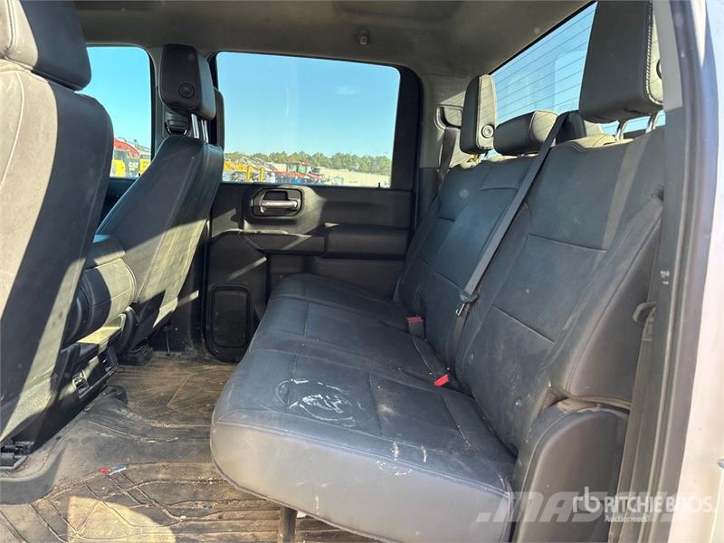 Chevrolet Silverado 2500 HD Custom 4x4 Crew Cab Pickup أخرى