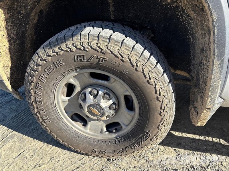 Chevrolet Silverado 2500 HD Custom 4x4 Crew Cab Pickup أخرى