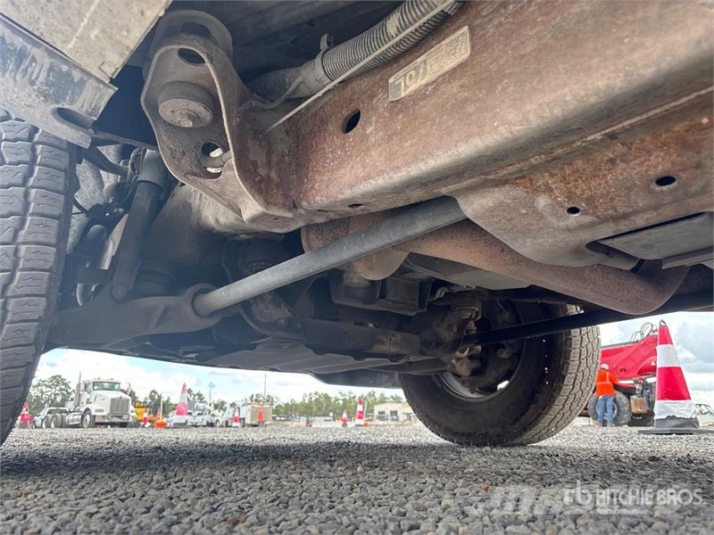 Chevrolet Silverado 2500 4x4 Crew Cab Pickup その他