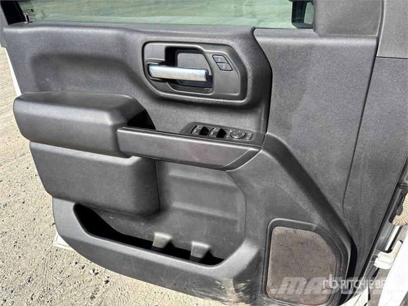 Chevrolet Silverado 2500 HD Custom 4x4 Crew Cab Pickup Furgoni altro