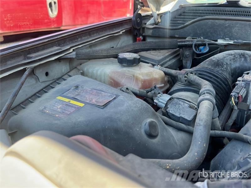 Chevrolet Silverado 2500HD Tovornjaki s kesonom/platojem