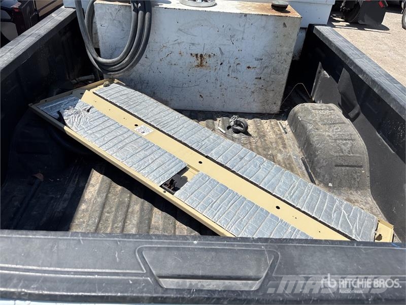 Chevrolet Silverado 2500 HD 4x2 Crew Cab Pickup Diger