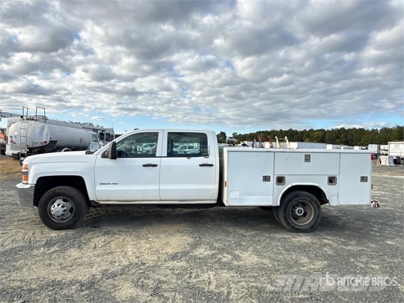 Chevrolet Silverado 2500HD 4x2 Crew Cab Utility Truck Vieglais kravas automobilis/izkraušana no sāniem