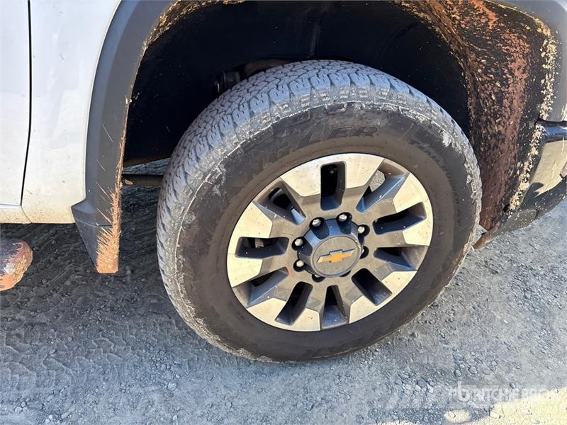 Chevrolet Silverado 2500 HD Custom 4x4 Crew Cab Pickup Furgoni altro