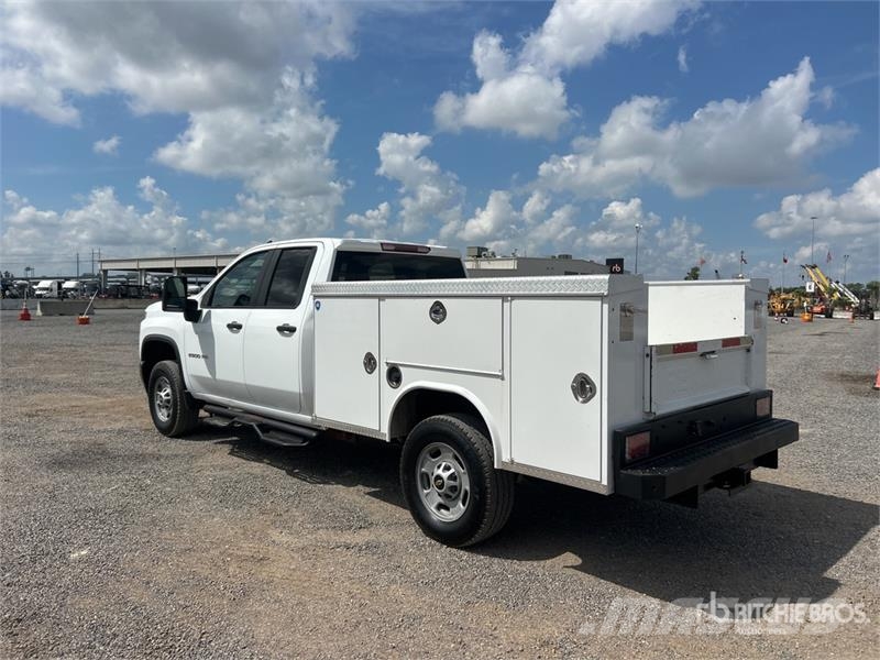 Chevrolet Silverado 2500HD 4x4 Extended Cab Utility Truck Pikaplar