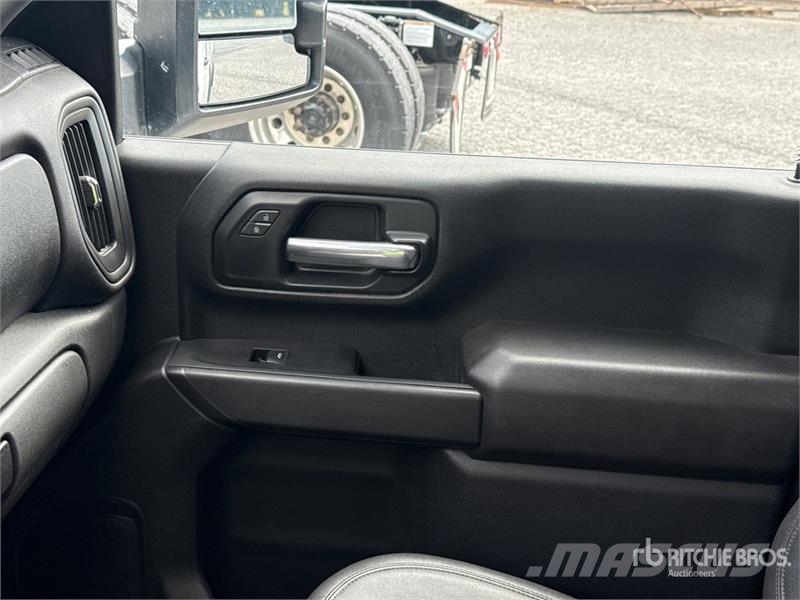Chevrolet Silverado 2500 4x4 Utility Truck Pikapai / Bortiniai sunkvežimiai