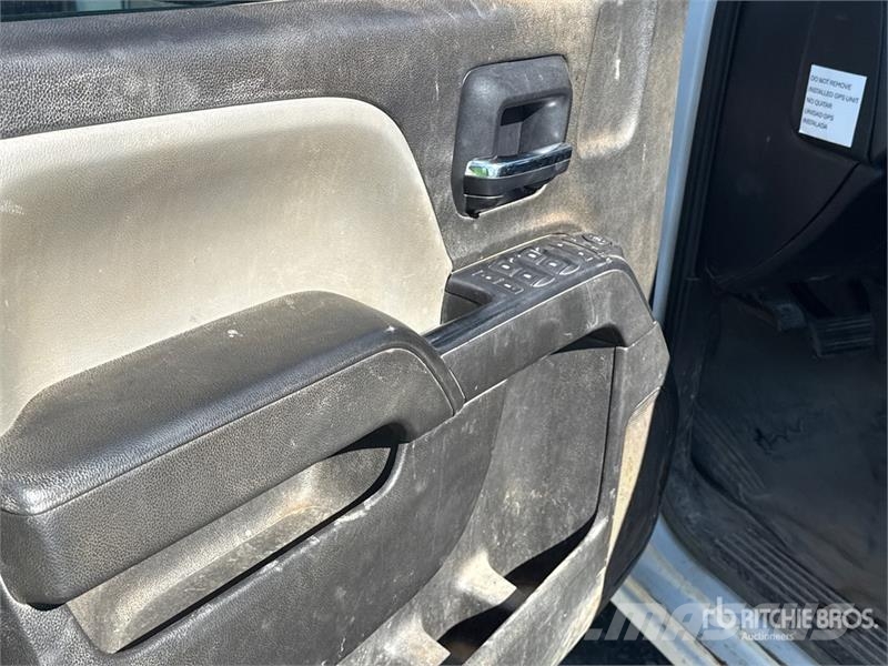 Chevrolet Silverado 2500HD HD 4x2 Crew Cab 100 gallon fuel t Utilitaire benne