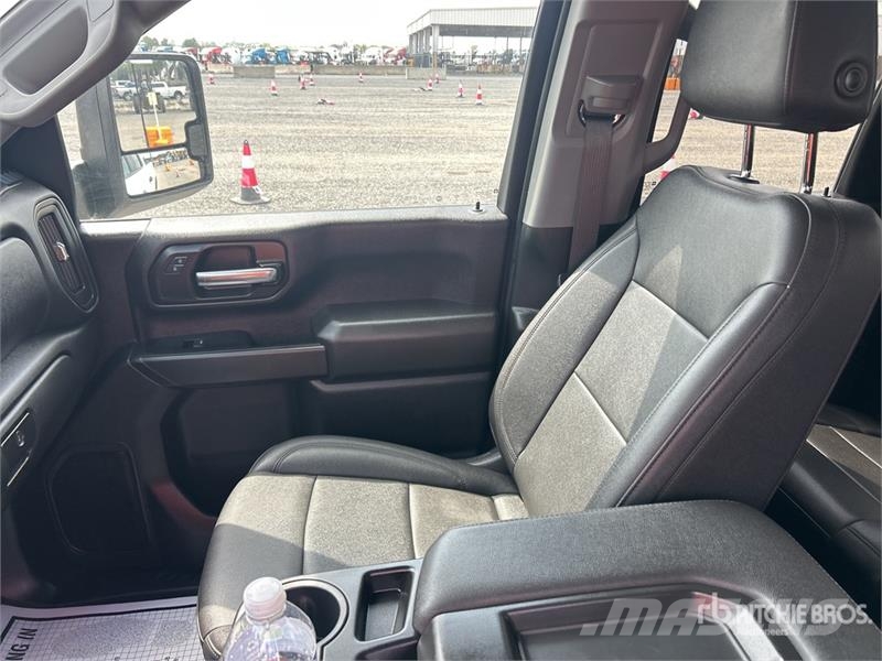 Chevrolet Silverado 2500 HD Z71 4x4 Dual Cab Pickup Övriga bilar