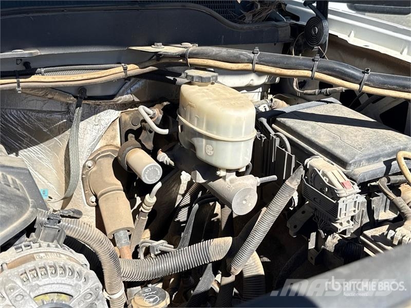 Chevrolet Silverado 2500HD HD 4x2 Crew Cab 100 gallon fuel t Utilitaire benne