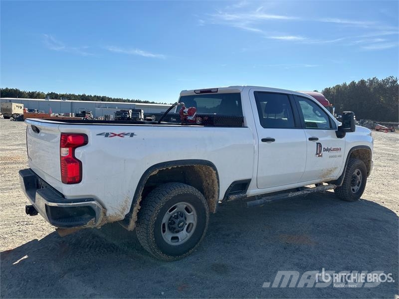 Chevrolet Silverado 2500 HD Custom 4x4 Crew Cab Pickup أخرى