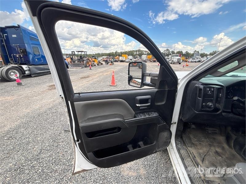 Chevrolet Silverado 2500 4x4 Crew Cab Pickup その他