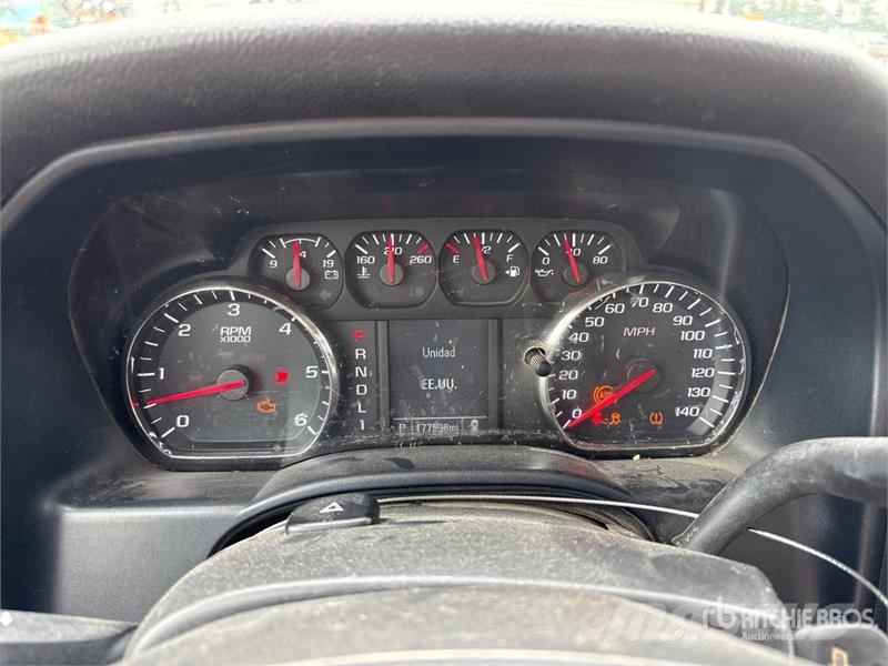 Chevrolet Silverado 2500 4x2 Crew Cab Pickup Další