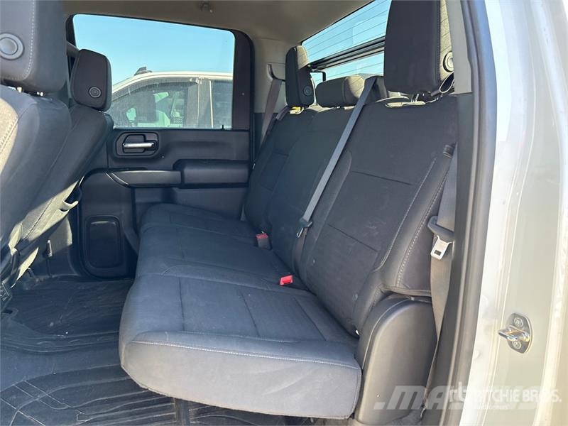 Chevrolet Silverado 2500 HD Custom 4x4 Crew Cab Pickup Furgoni altro