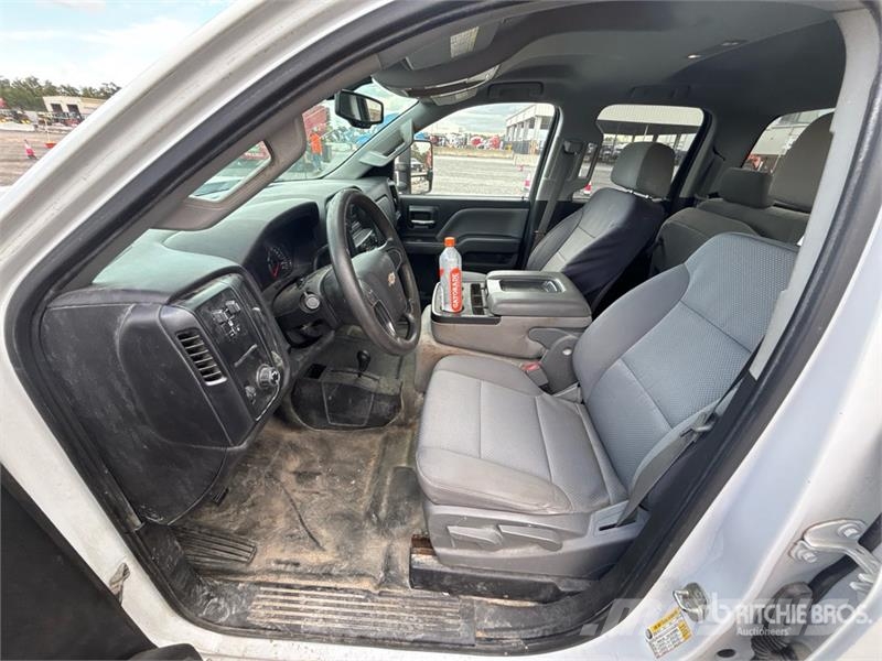 Chevrolet Silverado 2500 4x4 Crew Cab Pickup その他