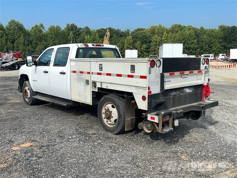 Chevrolet Silverado 2500HD 4x4 Crew Cab Utility Truck Madelkaubikud